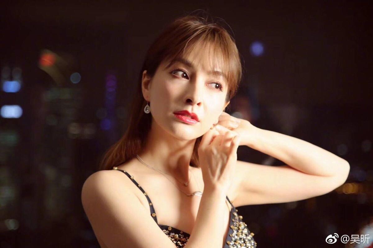 按摩泡脚生活方式引关注 吴昕小姐姐这个技能估计要被热捧