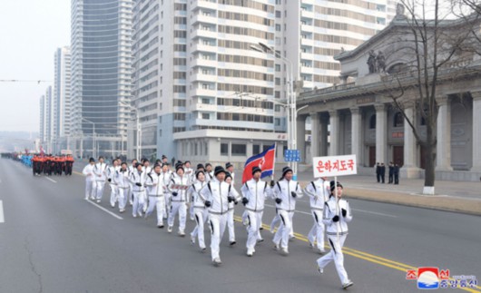 朝鲜新年首个体育日 公务员集体长跑