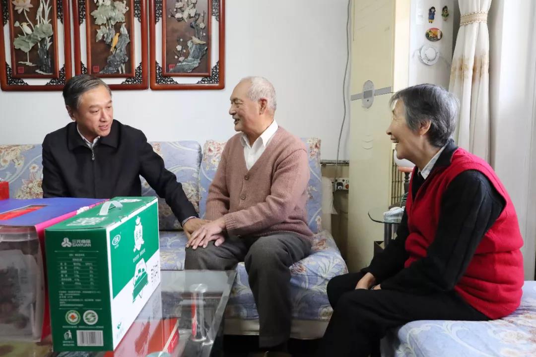 退役军人事务部副部长钱锋走访慰问北京市优抚对象