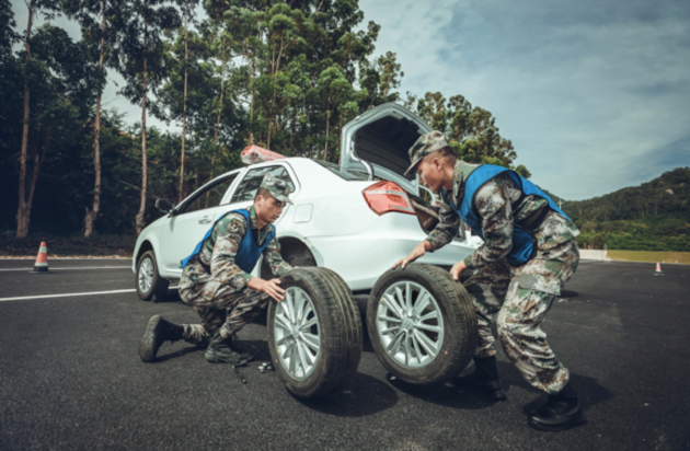 【图文】“国际军事比赛－2018”道路巡逻项目参赛用车交车仪式举行