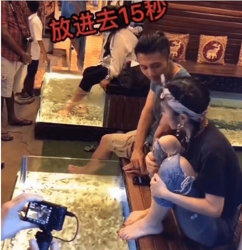 邓紫棋谢霆锋相约做足疗 反差萌惊呆网友