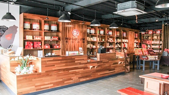 达人规划4大路线走访12间亮点茶庄 穿上制茶服当一日师傅