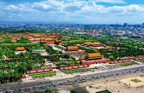 北京故宫俯瞰图。依照中国古代星象学说，紫微星（即北极星）位于中天，乃天帝所居，天人对应，所以皇帝的居所又称紫禁城。